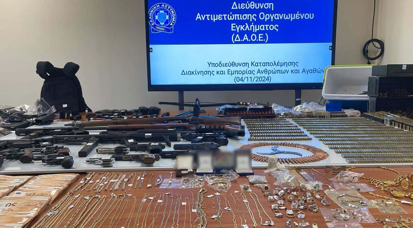 Δυτική Αττική: Η ΕΛ.ΑΣ βρήκε οπλοστάσιο και μεγάλες ποσότητες εκρηκτικών υλών - 5 συλλήψεις