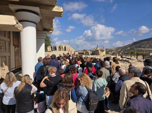Ενθουσίασε το πολυάριθμο κοινό η «Χαρτοδιαδρομή» στην Κνωσό