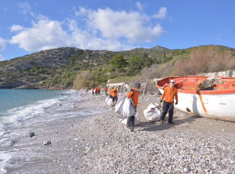 Εντυπωσιακό ποσοστό βελτίωσης των επιβαρυμένων ακτών της Κρήτης: Ο δεύτερος κύκλος παράκτιων καθαρισμών του «Τυφώνα»