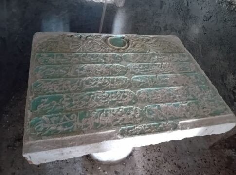 Επιγραφή με οθωμανική γραφή του 19ου αιώνα βρέθηκε σε εκκλησία – Την είχαν μετατρέψει σε Αγία Τράπεζα