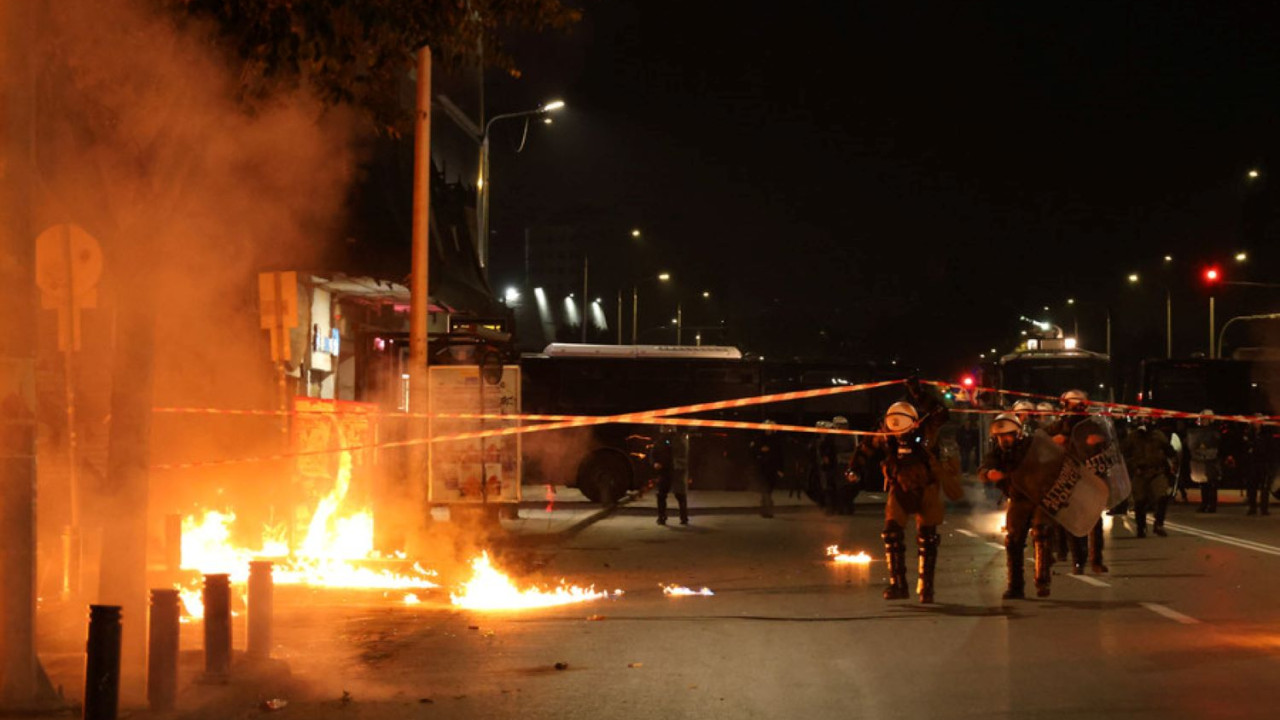 Επίθεση με μολότοφ έξω από το τουρκικό προξενείο στη Θεσσαλονίκη