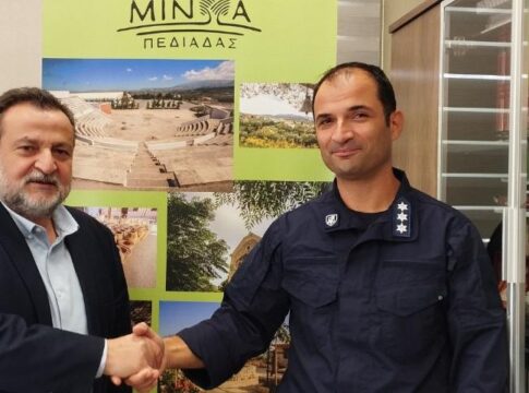 Εθιμοτυπική επίσκεψη στον Βασίλη Κεγκέρογλου από τον Διοικητή του Αστυνομικού Τμήματος Μινώα Πεδιάδας