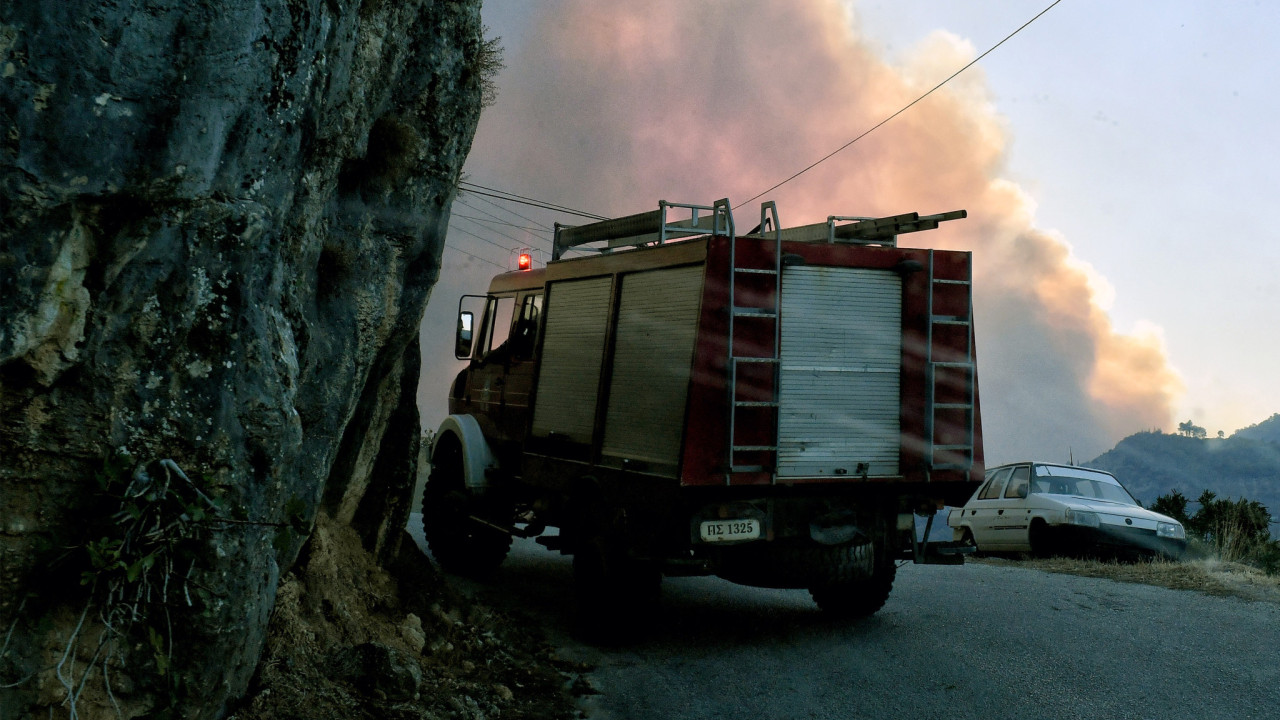 Φωτιά σε χαμηλή βλάστηση στην Ίο
