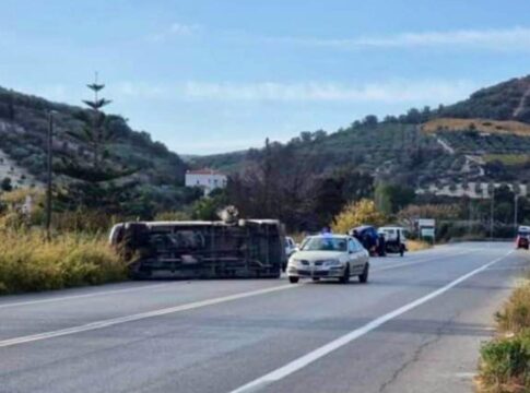 Ηράκλειο: Φορτηγό συγκρούστηκε με αυτοκίνητο και ανετράπη