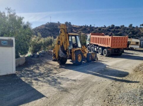 Ηράκλειο: Ξεκίνησαν οι κατεδαφίσεις αυθαίρετων κατασκευών στον αιγιαλό
