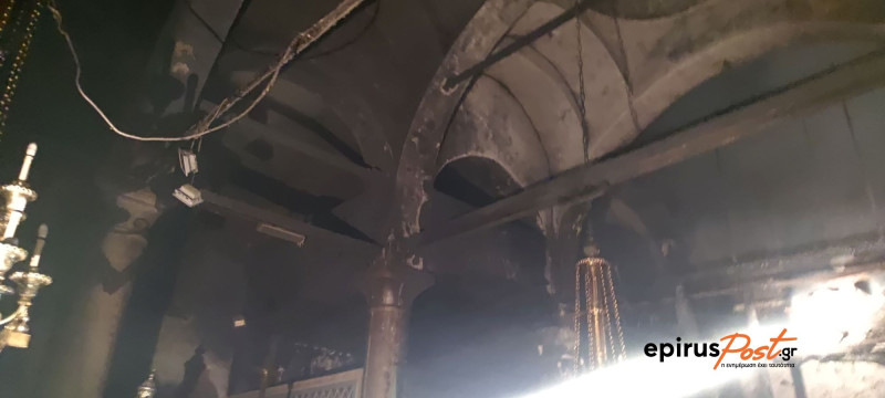 Κάηκε ο ιστορικός Ναός του Αγίου Αθανασίου στα Γιάννενα - Βίντεο, φωτογραφίες