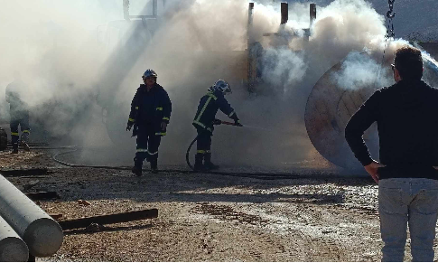 Kρήτη: Φωτιά σε αποθήκη ξυλείας – Μεγάλη κινητοποίηση της Πυροσβεστικής