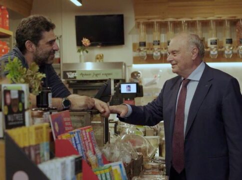 Με ενθουσιασμό υποδέχθηκαν τον πρόεδρο του Επιμελητηρίου Ηρακλείου Μανώλη Αλιφιεράκη οι επιχειρηματίες στο κέντρο του Ηρακλείου