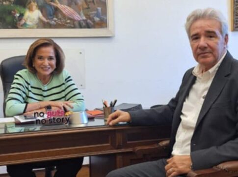 Με την Ντόρα Μπακογιάννη συναντήθηκε στο γραφείο της στη βουλή ο Άρης Παπαδογιάννης