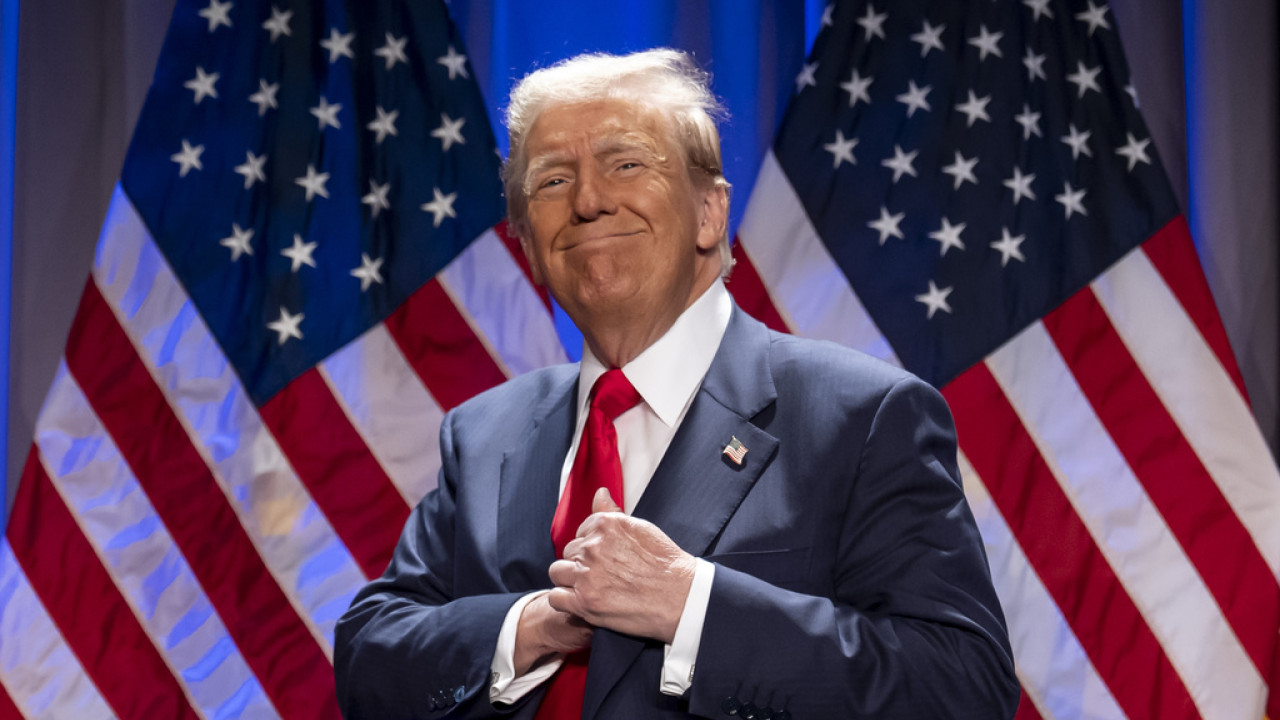 Ο Τραμπ ανακοινώνει πως θα ονομάσει άλλη πιστή του, την Παμ Μπόντι, υπουργό Δικαιοσύνης της κυβέρνησής του