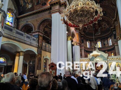 Πάνδημη η κηδεία του Νίκου Ψιλάκη στο Ηράκλειο