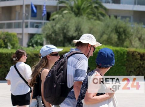 Παρατάθηκε η τουριστική σεζόν στην Κρήτη – Οι αυξήσεις στον τζίρο ανά νομό