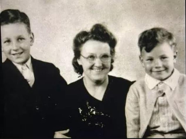 Πάτρικ Στιούαρτ: «Ούρλιαζα στον πατέρα μου να σταματήσει να χτυπάει τη μητέρα μου»