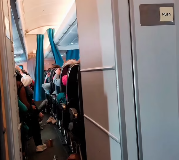 Scandinavian Airlines: Πανικός σε πτήση με 245 επιβάτες λόγω σφοδρών αναταράξεων - Δείτε φωτογραφίες