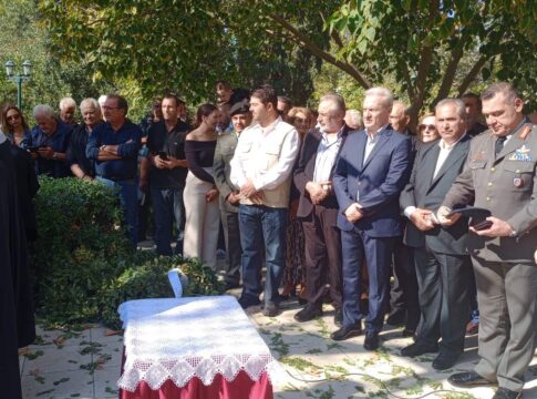 Στη συγκινητική τελετή για τα αποκαλυπτήρια της προτομής του Στρατηγού Γεωργίου Κατεχάκη