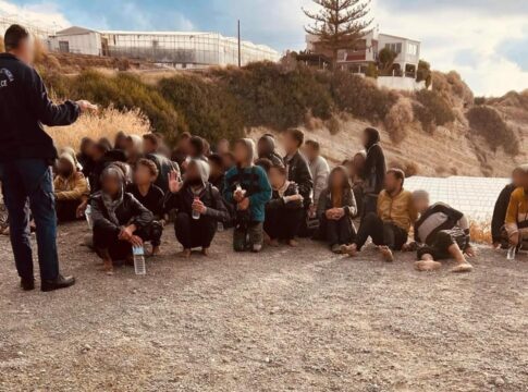 Συνεχείς οι μεταναστευτικές ροές ανοιχτά της Κρήτης – Τέσσερις «καραβιές» μέσα σε λίγες ώρες