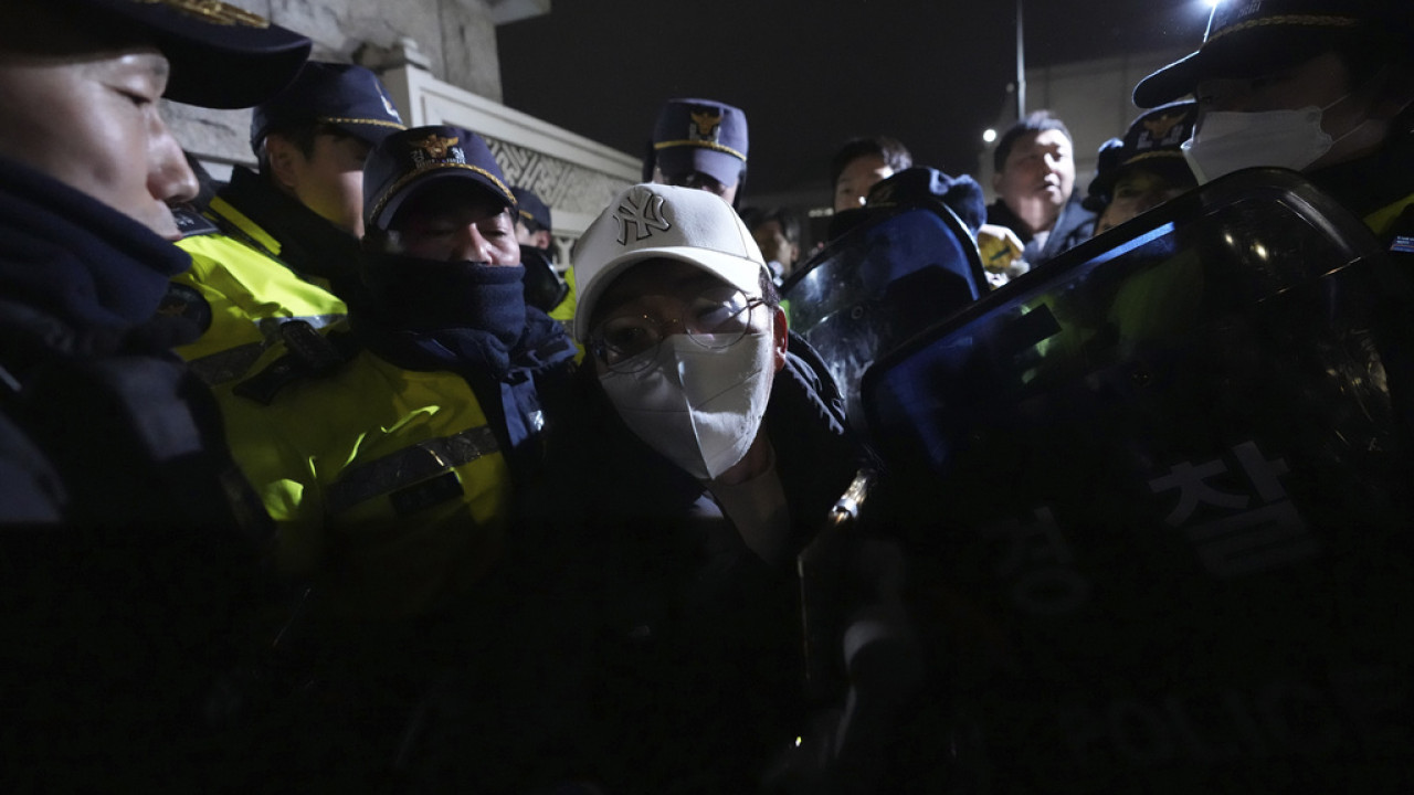 Ανάλυση CNN: Η σύγχρονη δημοκρατία της Νότιας Κορέας βυθίζεται σε πολιτικό χάος