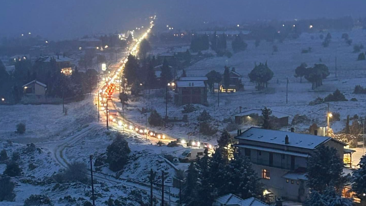 Αράβωχα: Πώς προκλήθηκαν οι ουρές χιλιομέτρων - Τι λέει ο δήμαρχος στον ΣΚΑΪ