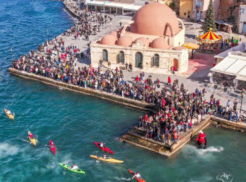 Χανιά: «Santa Gang» – Η συμμορία του Αϊ-Βασίλη που έσωσε τα φετινά Χριστούγεννα