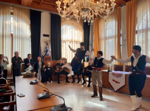 Χριστουγεννιάτικες ευχές από σχολεία και φορείς στον Δήμαρχο Ηρακλείου Αλέξη Καλοκαιρινό