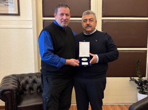 Επίσκεψη του προέδρου Παγκόσμιου Συμβουλίου Κρητών στον Αντιπεριφερειάρχη Χανίων