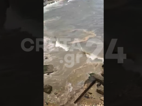 Ηράκλειο: Γέμισε λύματα ο κόλπος Δερματά