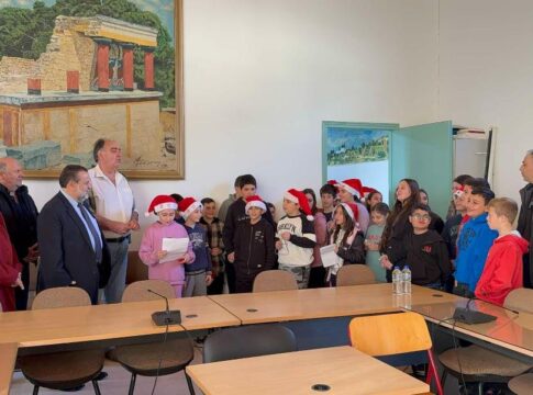 Κάλαντα και ευχές στον Δήμαρχο Μινώα Πεδιάδας Βασίλη Κεγκέρογλου και στους συνεργάτες του, στο Καστέλλι