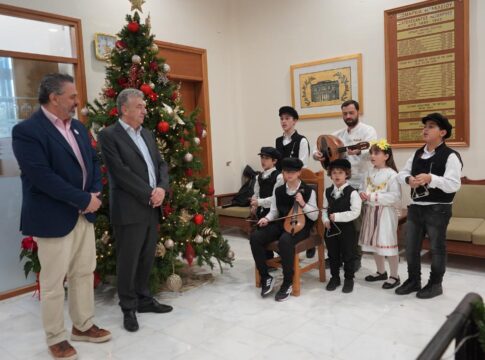 Κάλαντα στον Περιφερειάρχη από το παιδικό Τμήμα του Συλλόγου Μακεδόνων Κρήτης
