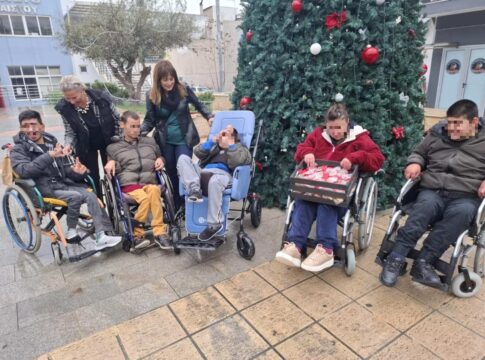 Μαθητές του Δήμου Φαιστού «έφεραν τη ζεστασία» των Χριστουγέννων στο Δημαρχείο