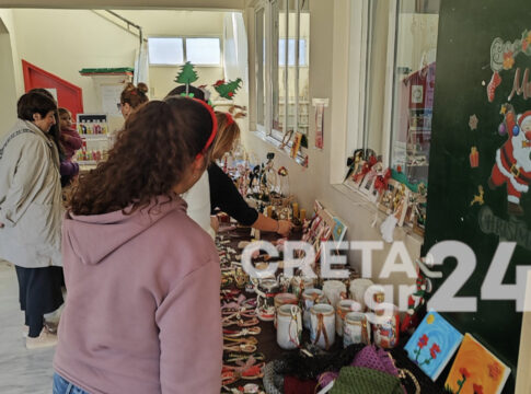 Με επιτυχία και φέτος το χριστουγεννιάτικο παζάρι στο Δημοτικό Σχολείο Τσικαλαριών