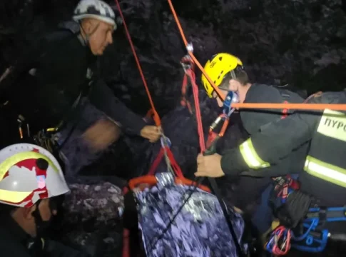 Σε κρίσιμη κατάσταση στη ΜΕΘ η 33χρονη τουρίστρια που τραυματίστηκε στην Πρέβελη