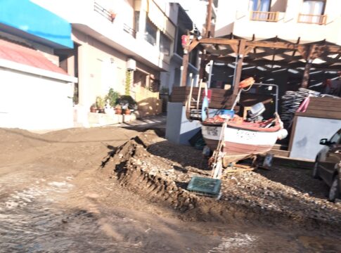 Τεράστιες καταστροφές στον Τσούτσουρα από την έντονη νεροποντή