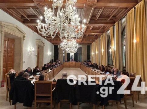 Τι θα γίνει με τα κολωνάκια στην 62 Μαρτύρων – Κοντά στην απόκτηση δύο χώρων στάθμευσης ο Δήμος Ηρακλείου