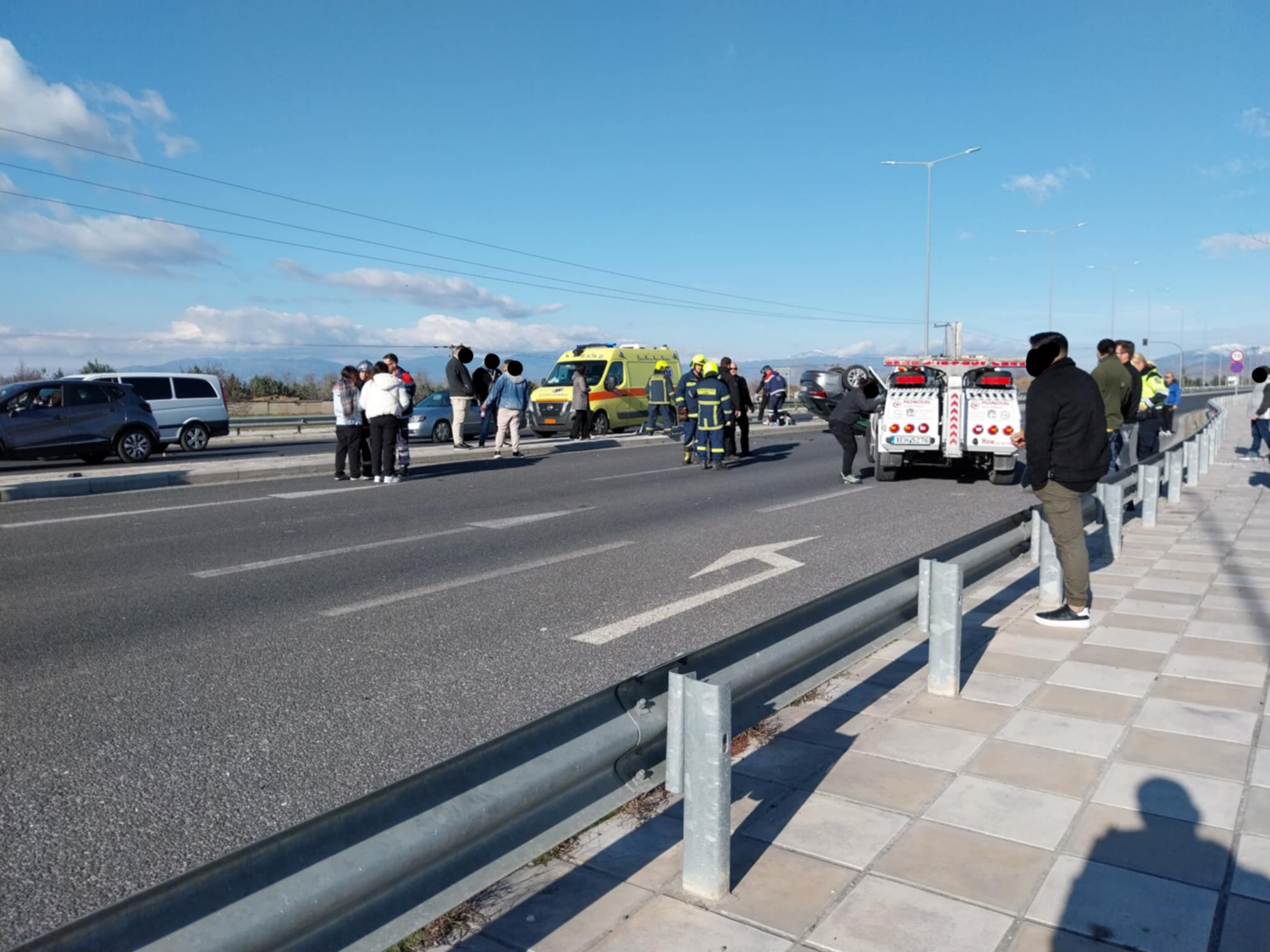 Τροχαίο με 4 τραυματίες στη Λάρισα: Αυτοκίνητο ντελαπάρισε