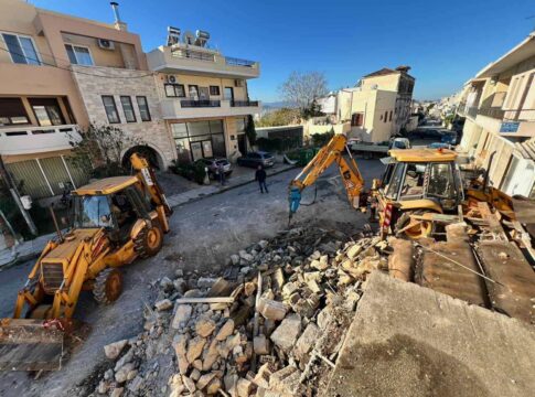 Xανιά: Ολοκληρώθηκαν οι εργασίες για την κατεδάφιση επικίνδυνου κτίσματος επί της οδού Παναγούλη