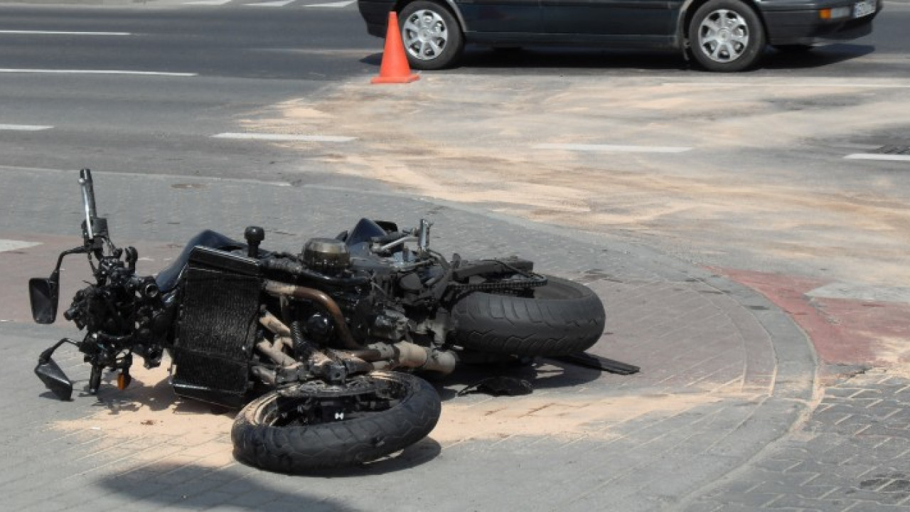 Αγία Παρασκευή: Τροχαίο με παράσυρση πεζού από μοτοσικλέτα