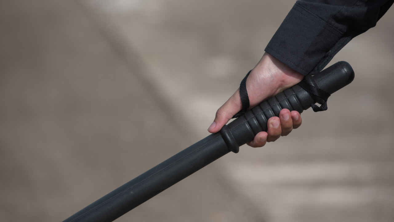 Άλιμος: Άγρια επίθεση κουκουλοφόρων με ρόπαλα σε ανήλικους στον Άλιμο - Δυο τραυματίες