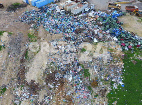 Aποκάλυψη: Χωματερή δεκάδων τόνων μέσα στο αμαξοστάσιο του Δήμου Ηρακλείου – Τι απαντάει ο αρμόδιος Αντιδήμαρχος