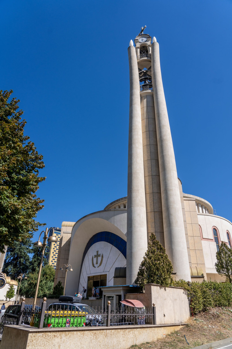 ναος αναστασεως τιρανα