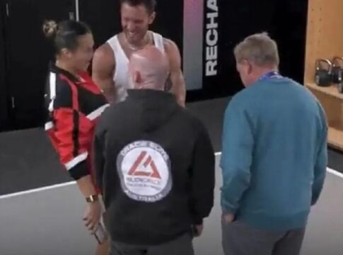 Αρίνα Σαμπαλένκα: Σάλος για βίντεο που τη δείχνει να «ουρεί» στο βραβείο για τη 2η θέση στο Australian Open