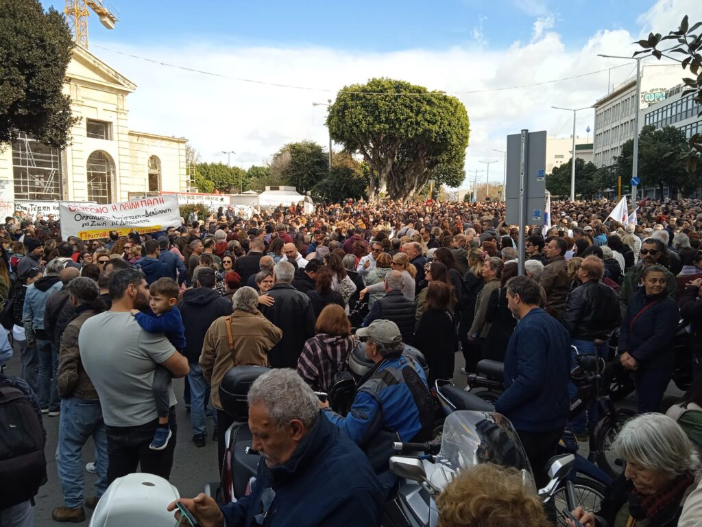 Χανιά: Μεγάλη η συμμετοχή του κόσμου στη συγκέντρωση για τα Τέμπη