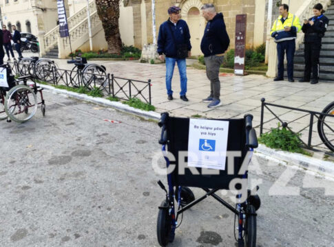 Χανιά: «Θα λείψω μόνο για λίγο» – H παράνομη στάθμευση από τα μάτια των ΑμεΑ