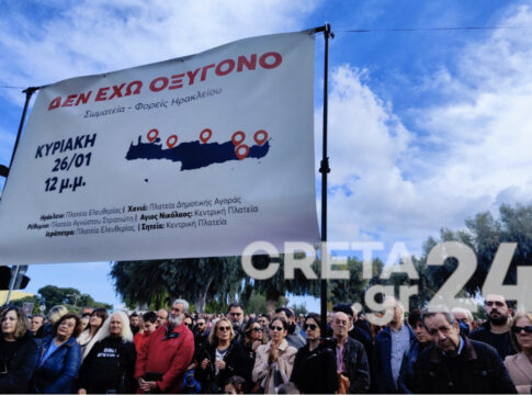 «Δεν έχω οξυγόνο»: Στους δρόμους oι Ηρακλειώτες για τα Τέμπη