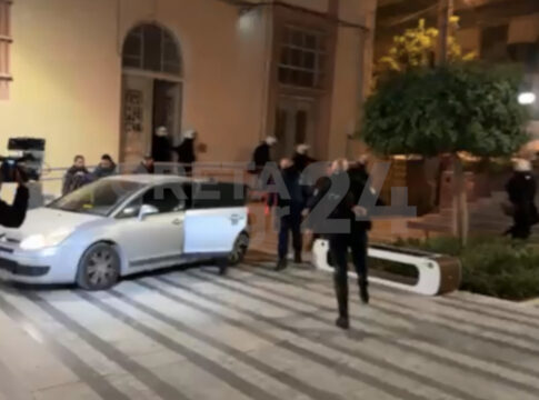 Κακοποίηση 3χρονου στο Ηράκλειο: Με αντιπερισπασμό της αστυνομίας φυγάδευσαν το ζευγάρι από τα δικαστήρια