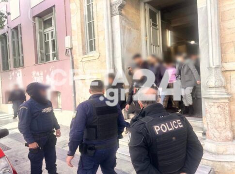 Κακοποίηση τρίχρονου στο Ηράκλειο: Απολογούνται την Τετάρτη η μητέρα και ο σύντροφός της – Πολίτες τους επιτέθηκαν φραστικά