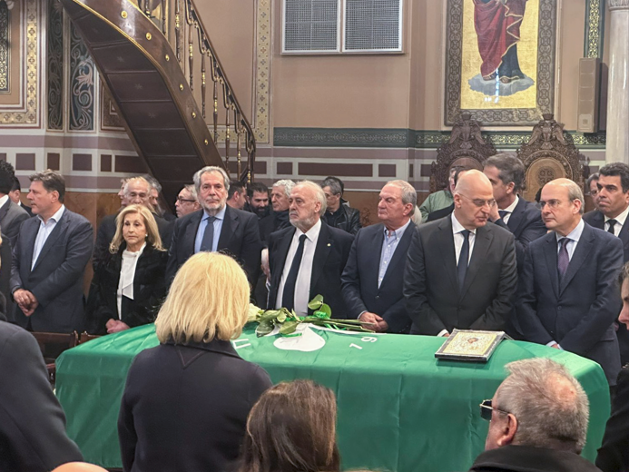 «Καλό ταξίδι στρατηγέ» - Η Ελλάδα αποχαιρέτησε τον μεγάλο Μίμη Δομάζο