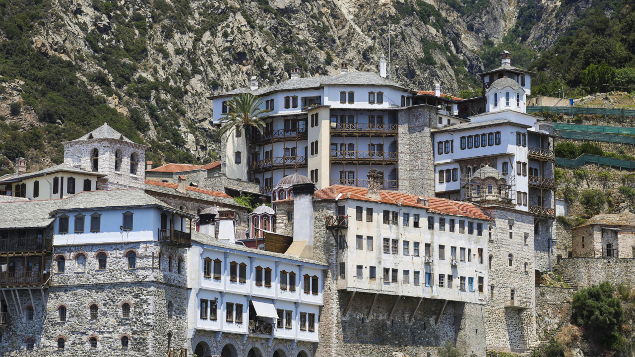 Καταφύγιο στο... Άγιο Όρος βρίσκουν τραυματισμένοι Ουκρανοί στρατιώτες 