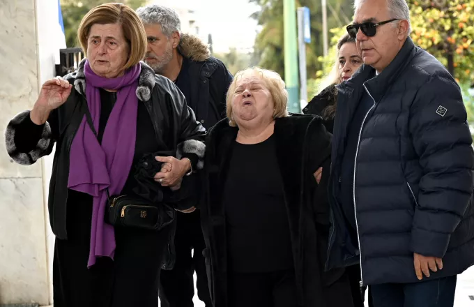 Κηδεία Ιάσονα Τριανταφυλλίδη: «Λύγισε» η μητέρα του