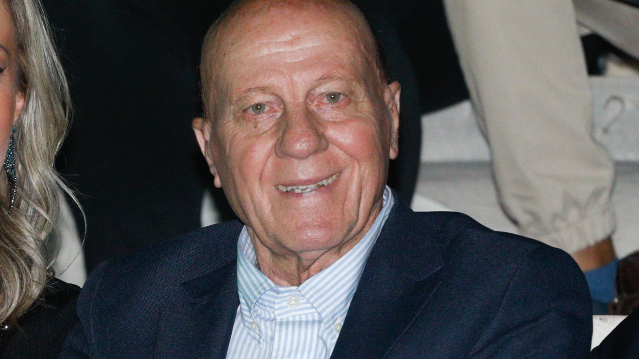 Μεγάλη μάχη δίνει ο Μίμης Δομάζος - Παραμένει διασωληνωμένος στη ΜΕΘ