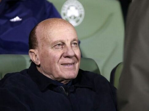 Μίμης Δομάζος: Παραμένει διασωληνωμένος στη ΜΕΘ, σε κρίσιμη κατάσταση – Νέο ιατρικό ανακοινωθέν